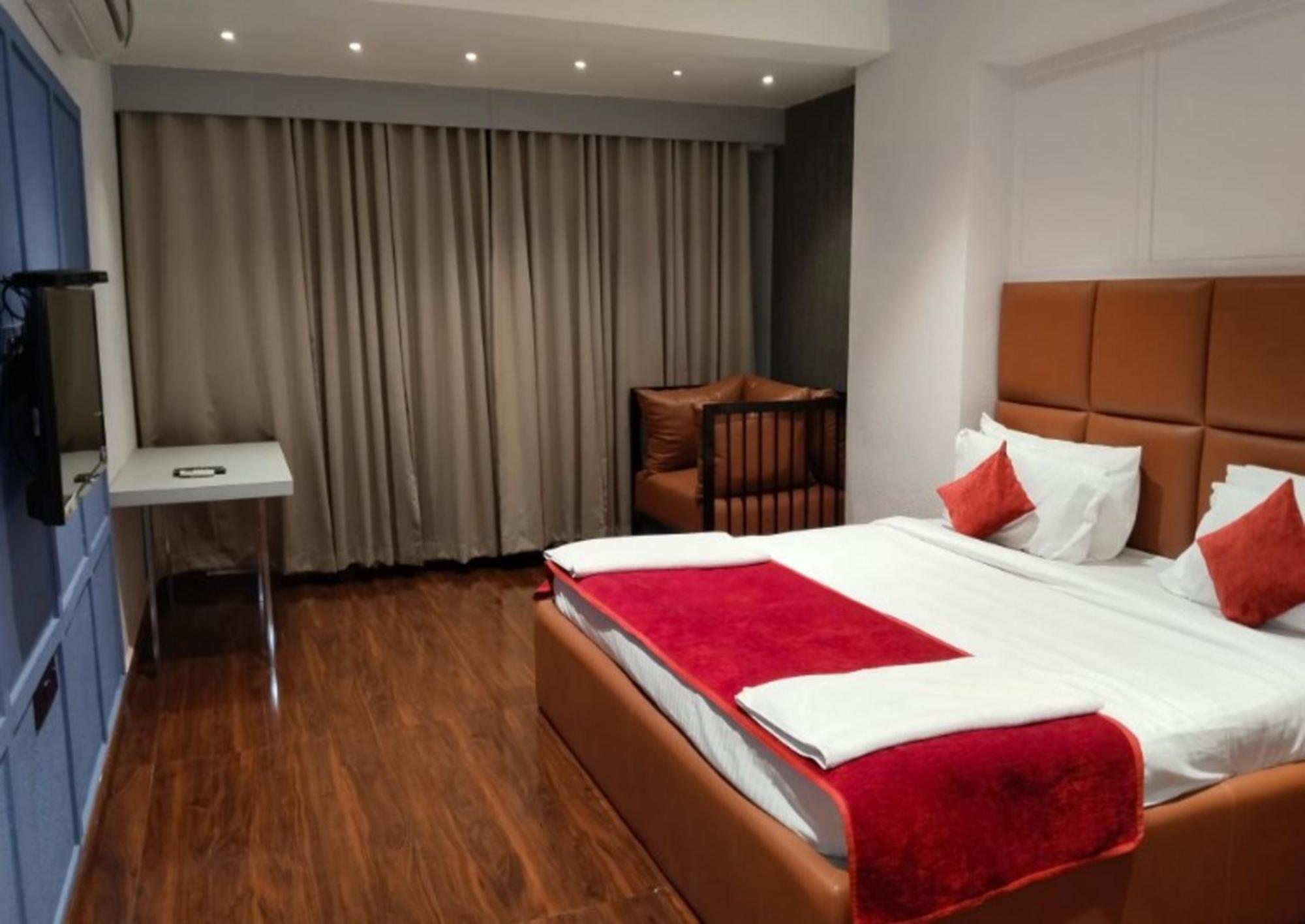 Hotel Balaji Central Ratlām Kültér fotó