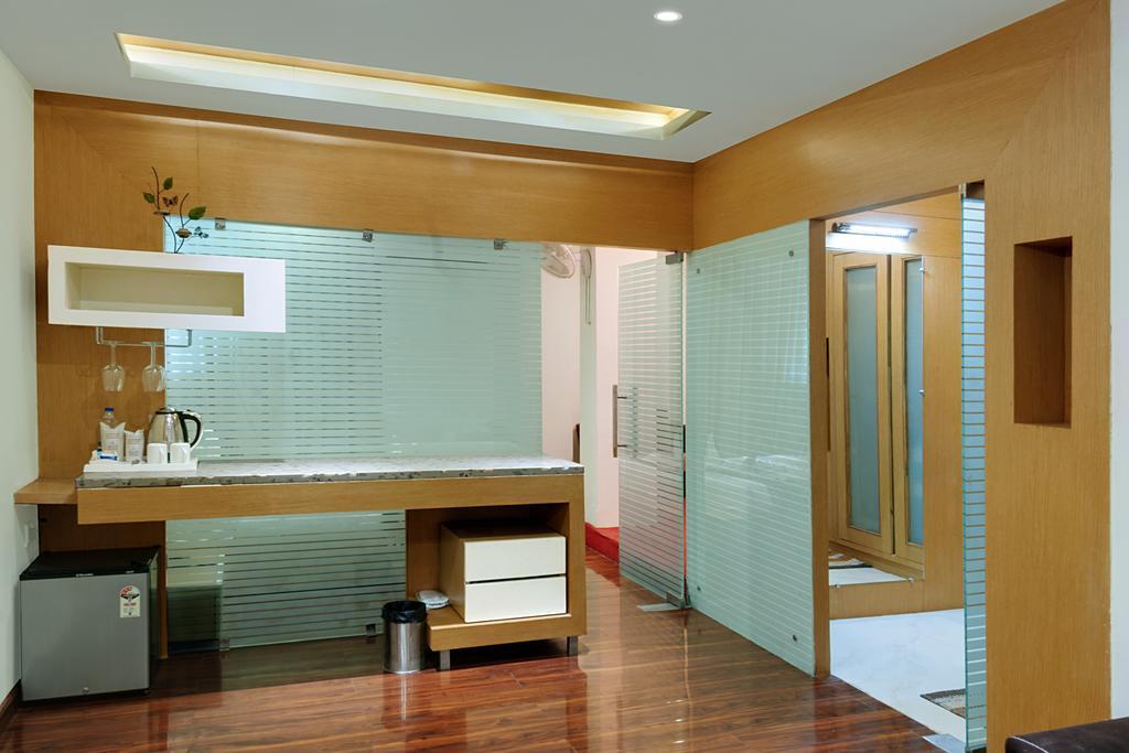 Hotel Balaji Central Ratlām Szoba fotó