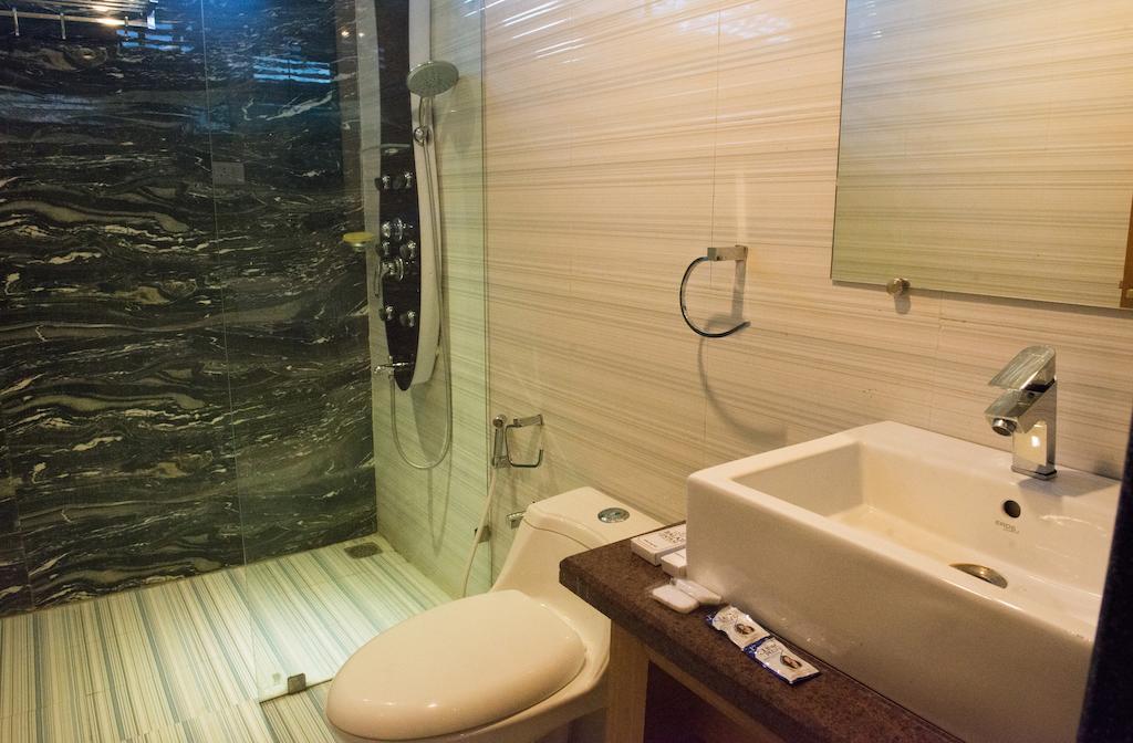 Hotel Balaji Central Ratlām Szoba fotó