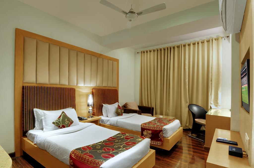 Hotel Balaji Central Ratlām Szoba fotó