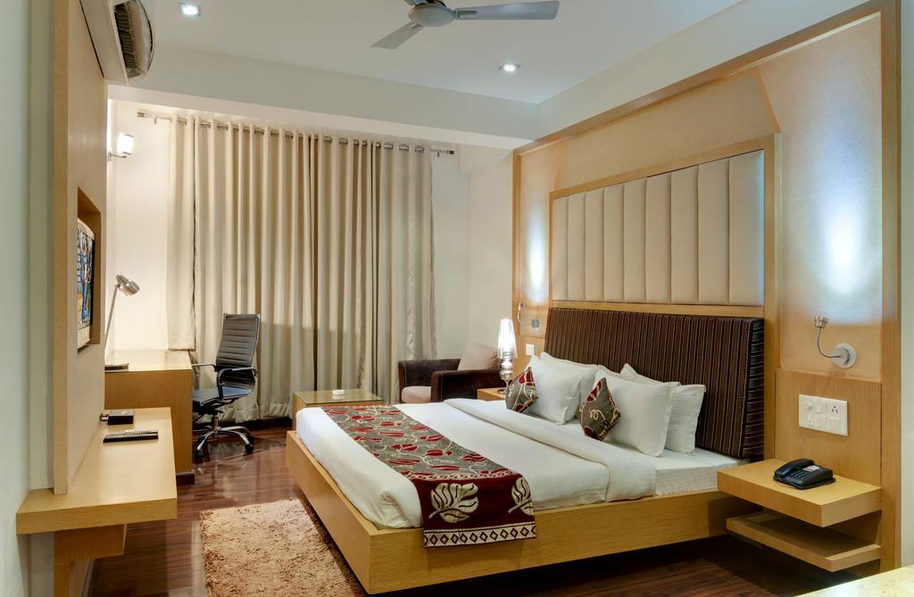 Hotel Balaji Central Ratlām Szoba fotó