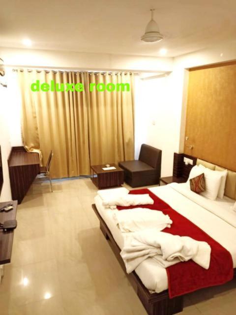 Hotel Balaji Central Ratlām Szoba fotó